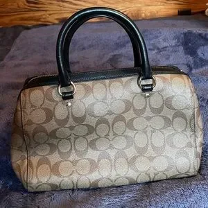 I am selling my collection of bags.. they all look like new. different brands maxresdefault.jpg main image 4